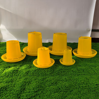 Modern Round Plastic Poultry Ration Feeding Bucket Durable Design For Optimal Feeding