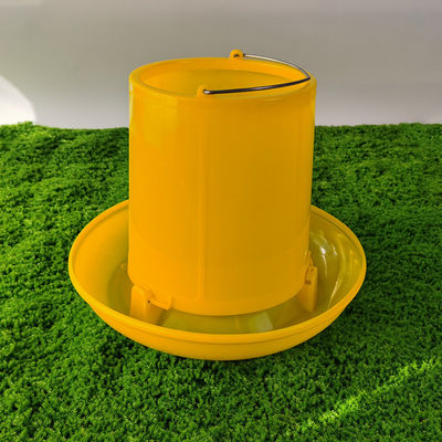 Round Red / Yellow Poultry Feed Bucket Modern 11L Storage Solution