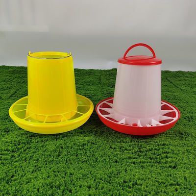 Modern Plastic Poultry Feeder Easy To Clean Chicken Feed Dispenser Freestanding Cylinder
