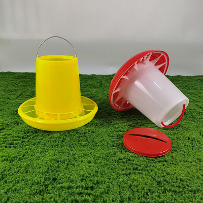 Modern Plastic Poultry Feeder Easy To Clean Chicken Feed Dispenser Freestanding Cylinder