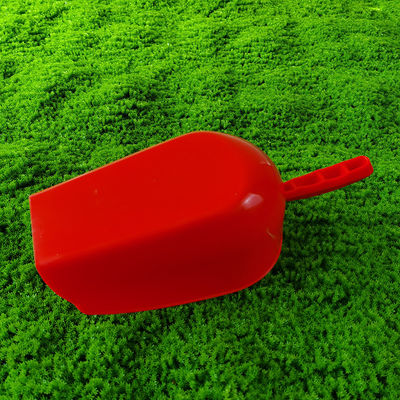 Eco Friendly Long Handle Plastic Feed Shovel Easy To Clean High Durability Scoop