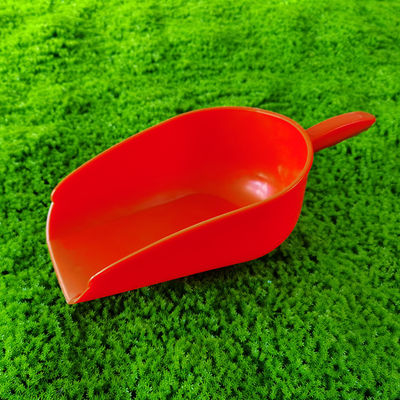Eco Friendly Long Handle Plastic Plastic Feeding Shovel With High Durability