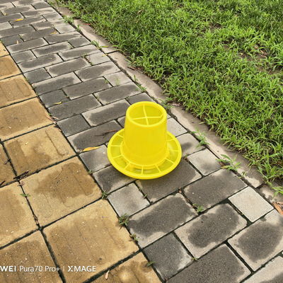 2.7L Plastic Diy Chicken Feed Bucket Round Design