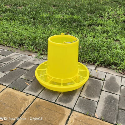 Round Farm Poultry Bucket Feeder Capacity 6 Liters