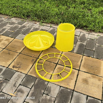Round Farm Poultry Bucket Feeder Capacity 6 Liters