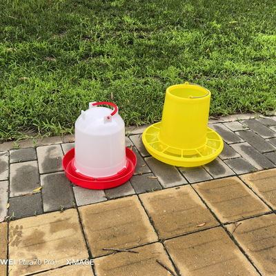 Round Farm Poultry Bucket Feeder Capacity 6 Liters