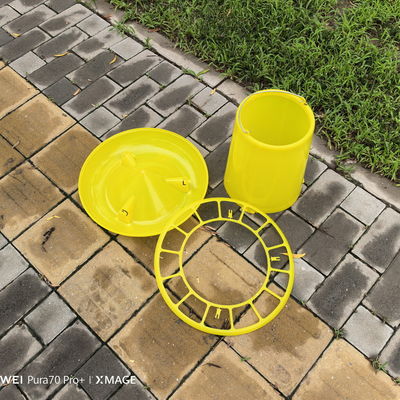 Durable Plastic Animal Feed Buckets Capacity 8 Liters For Farms