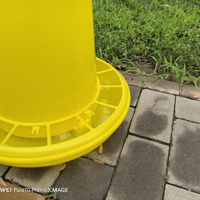 13L Durable Yellow Round Plastic Poultry Ration Feeding Bucket Customizable