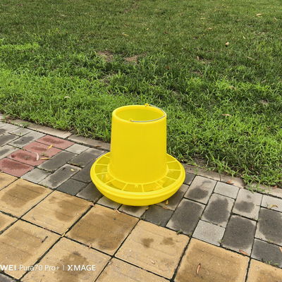 13L Durable Yellow Round Plastic Poultry Ration Feeding Bucket Customizable