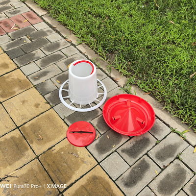 3.5KG Plastic Cylindrical Automatic Chicken Feeder For Ducks And Geese Capacity 3.5L