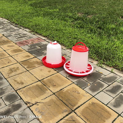 3.5KG Plastic Cylindrical Automatic Chicken Feeder For Ducks And Geese Capacity 3.5L