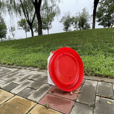 Cylindrical Poultry Drinker For Broiler Watering Lines Hydration Station Water Feeders