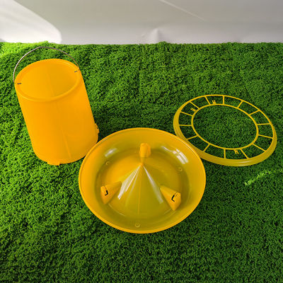 Modern Round Plastic Split Feed Buckets Various Sizes Suitable For Poultry